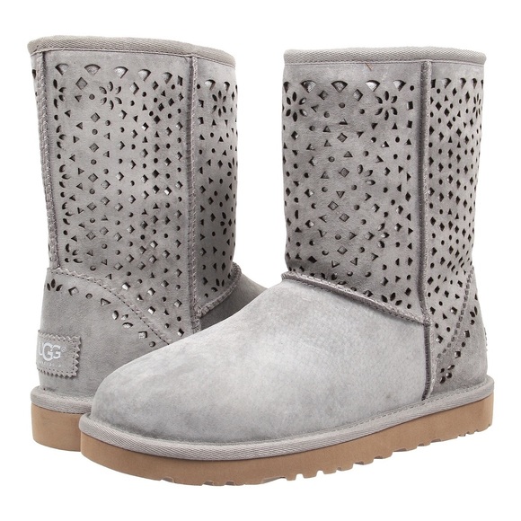 Brand new UGG classic short boots - Picture 1 of 5